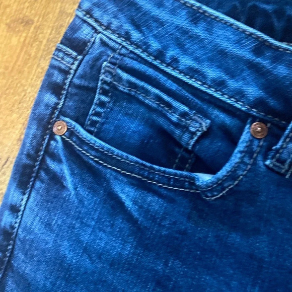 Silver jeans suki capris - Picture 2 of 6